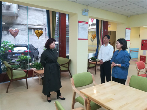 毛金花了解嵌入式養(yǎng)老中心運(yùn)營情況.jpg