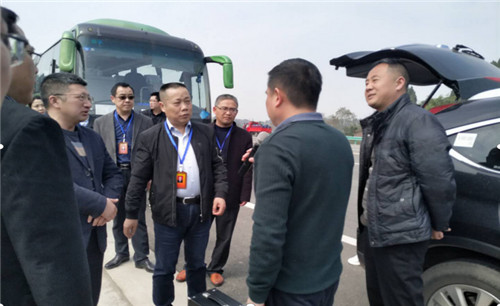 視察現(xiàn)場(chǎng).jpg 視察現(xiàn)場(chǎng).jpg