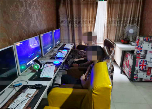 違規(guī)上網的未成年人.jpg 違規(guī)上網的未成年人.jpg